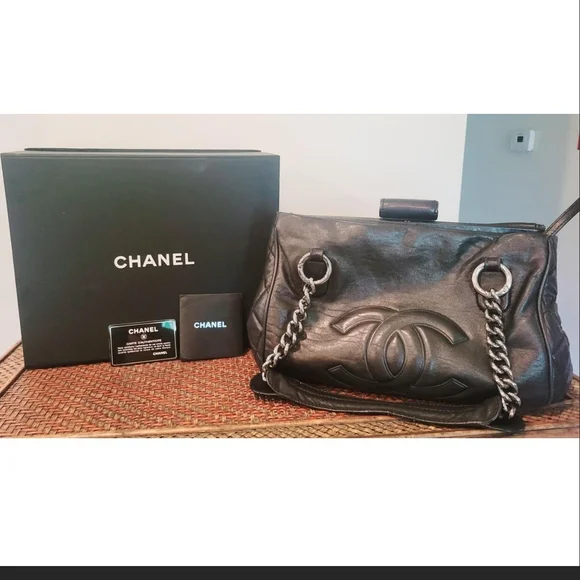Authentic Chanel Black Quilted Leather Shoulder Bag Origonal Box and Card/papers - Picture 1 of 8
